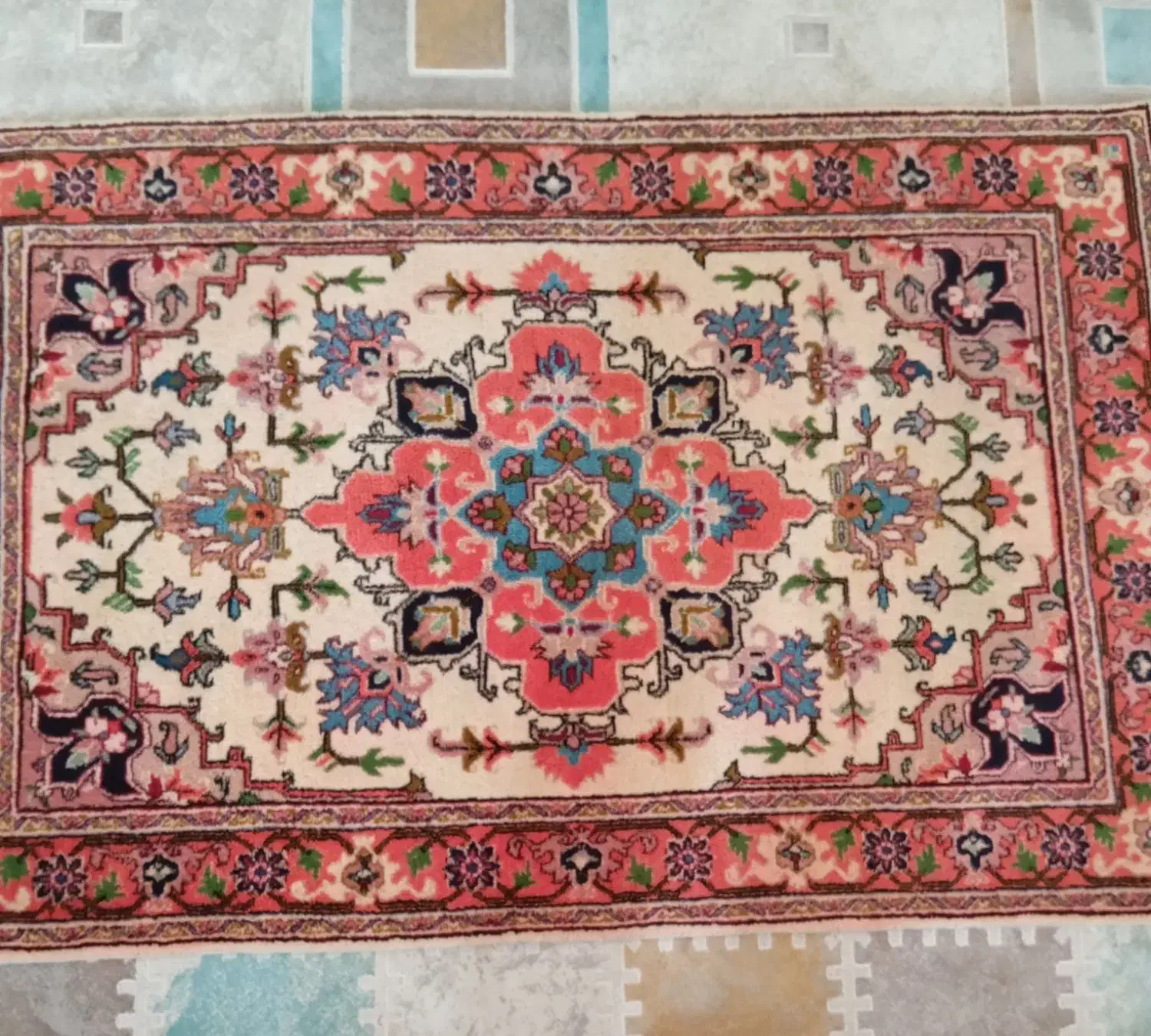 یک عدد فرش دستبافت زرنیم|فرش|اردبیل, |دیوار