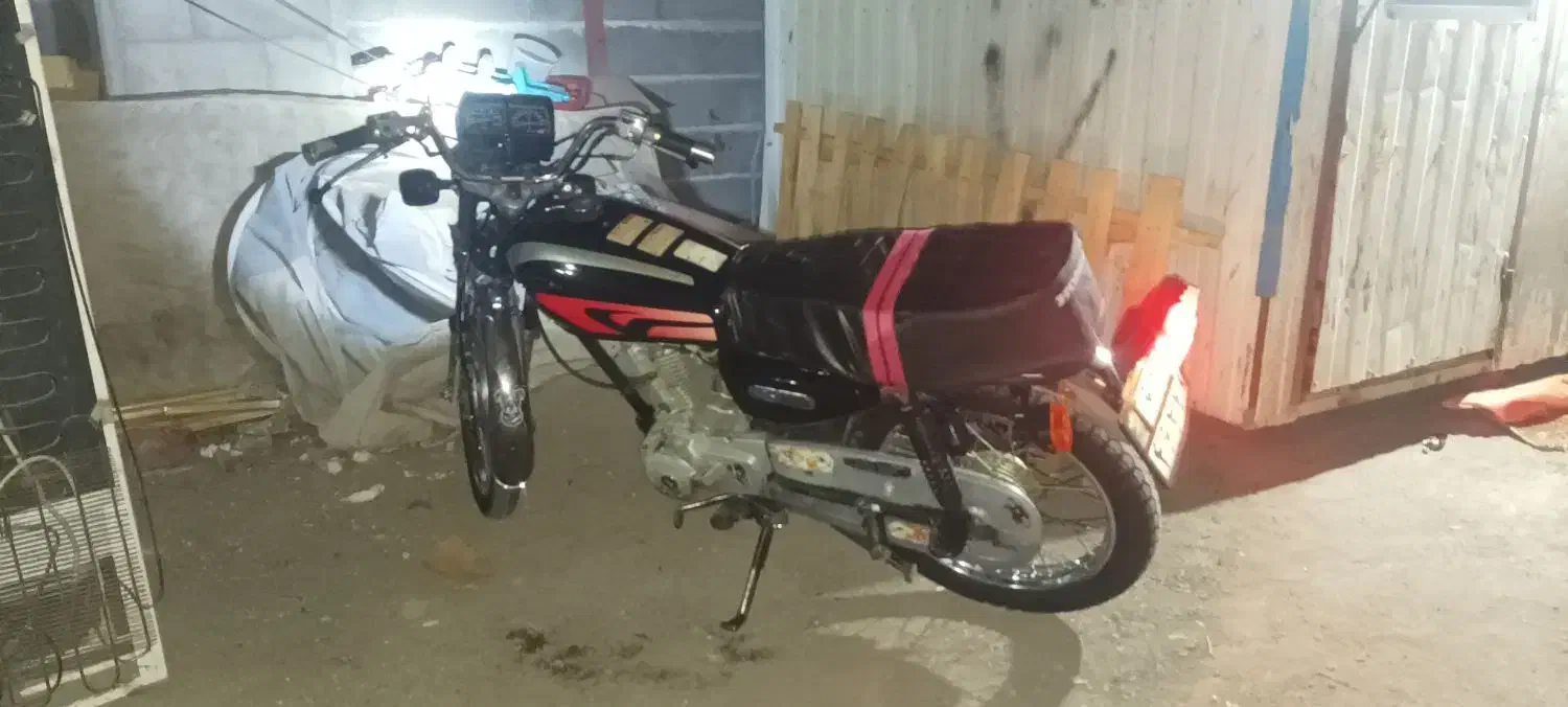 . موتور۱۲۵ پنج دنده درحد وتمیز|موتورسیکلت|قم, بکایی|دیوار