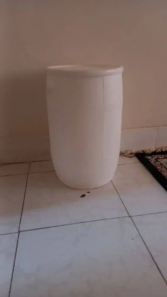 دبه های نو ، جنس محکم ، فقط یک بار استفاده شده|ظروف نگهدارنده، پلاستیکی، یکبارمصرف|شیراز, کوشک میدان|دیوار