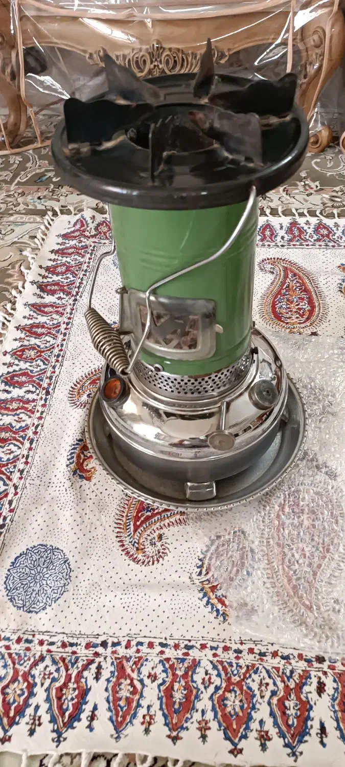 چراغ نفتی قدیمی|کلکسیون اشیاء عتیقه|برخوار, |دیوار