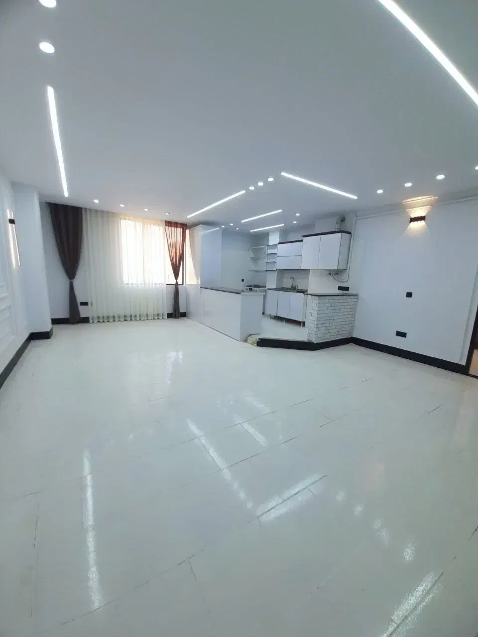 ۸۲ متری    رو به نما  پارکینگ سندی   نوسازی شده|فروش آپارتمان|تهران, وردآورد|دیوار