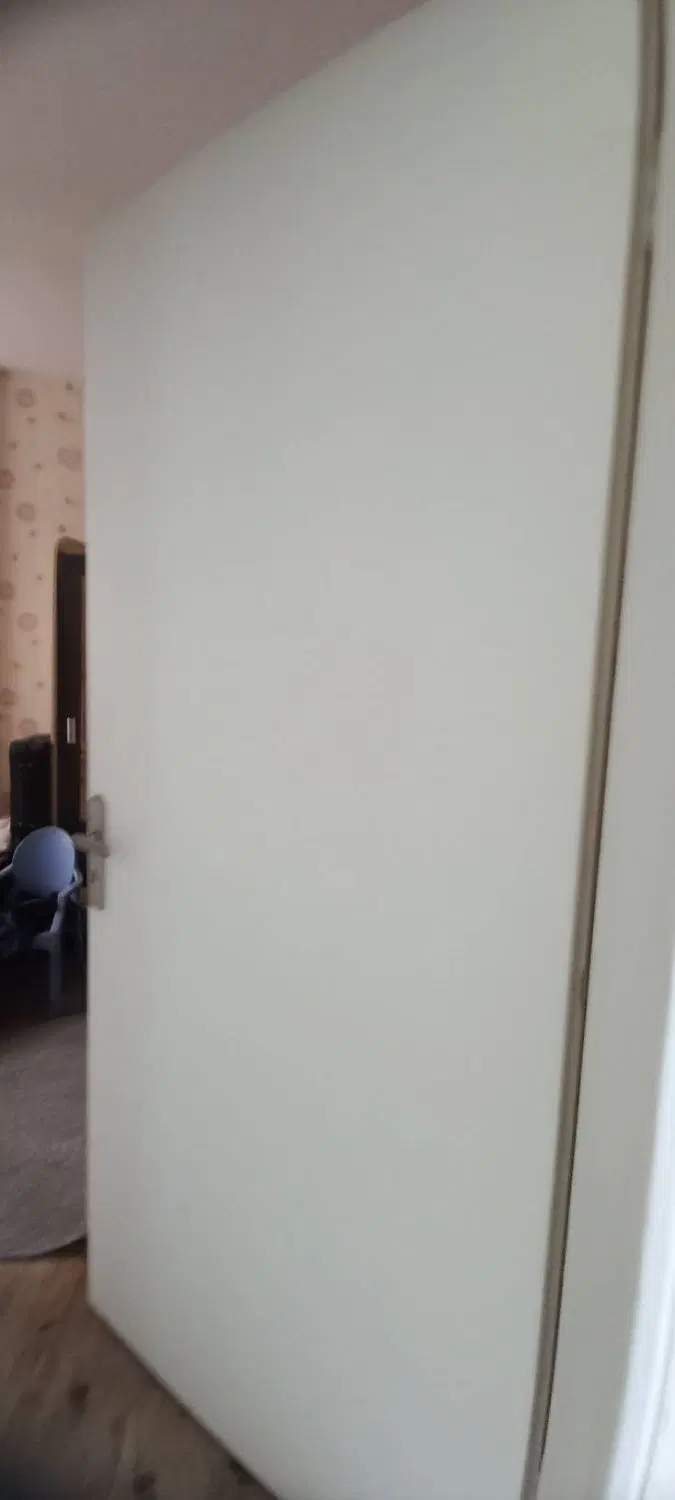 درب چوبی کارکرده همراه با قفل و دستگیره|ابزارآلات|تهران, قنات‌کوثر|دیوار