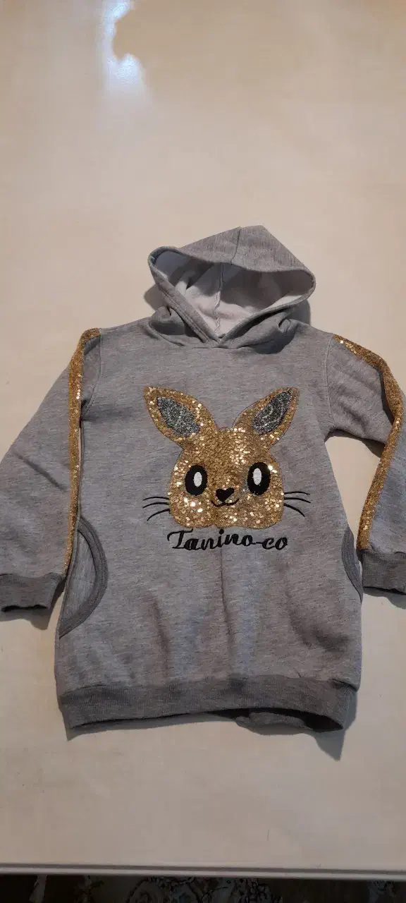 تعدادی هودی|لباس|رشت, انصاری|دیوار