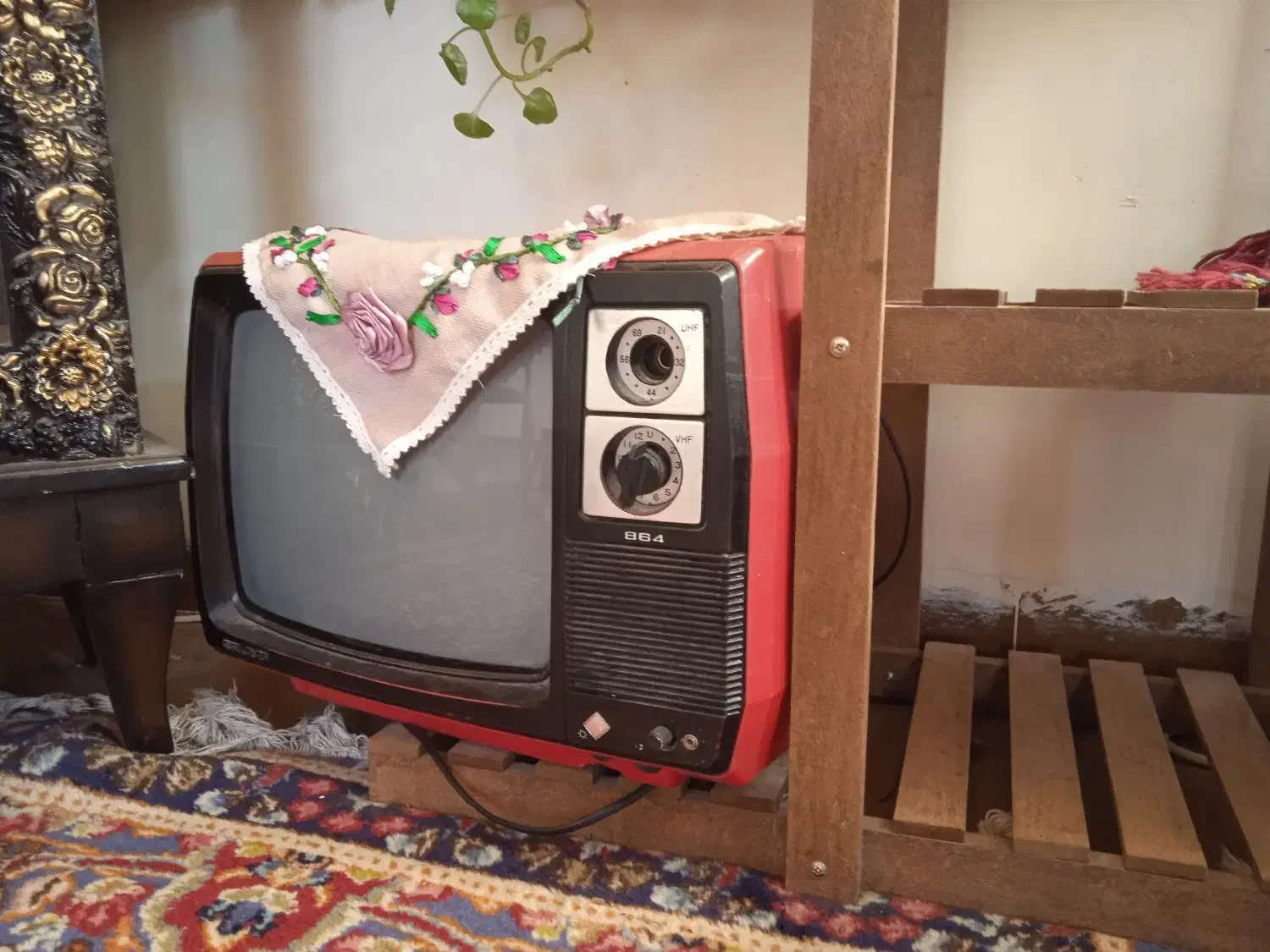 تلویزیون قدیمی کلکسیونی|کلکسیون اشیاء عتیقه|کرمان, |دیوار