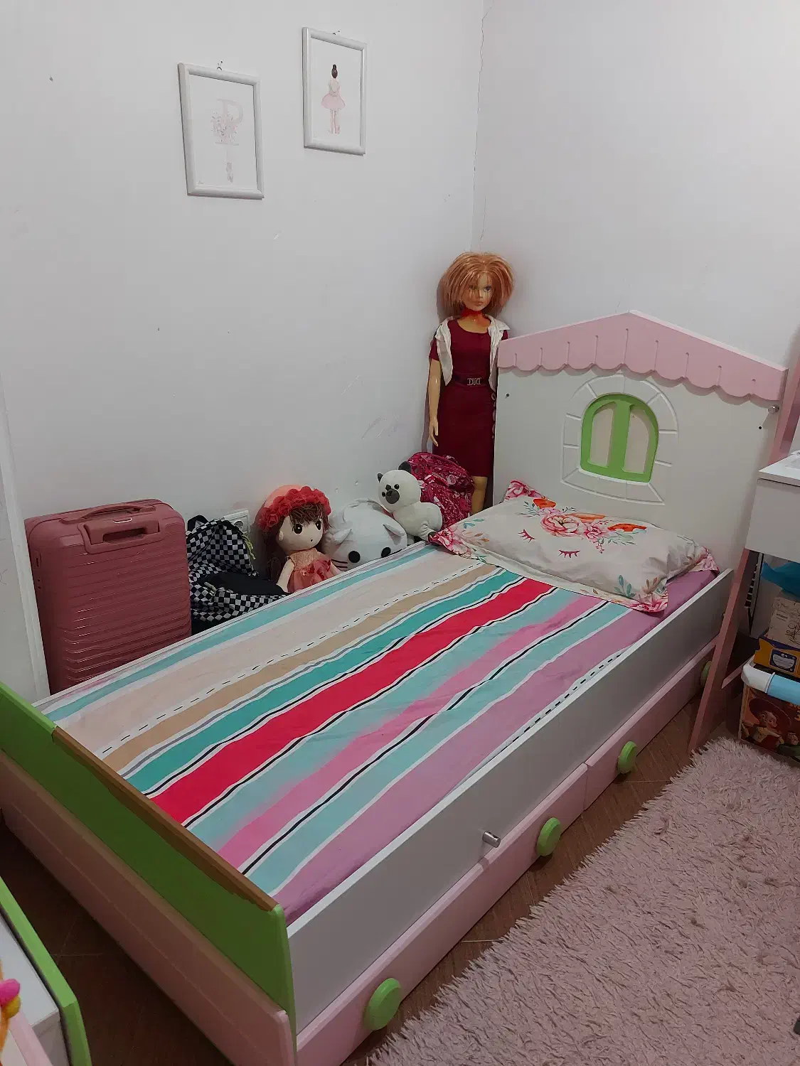 سرویس خواب دخترانه|تخت و سرویس خواب|لاهیجان, حزین|دیوار