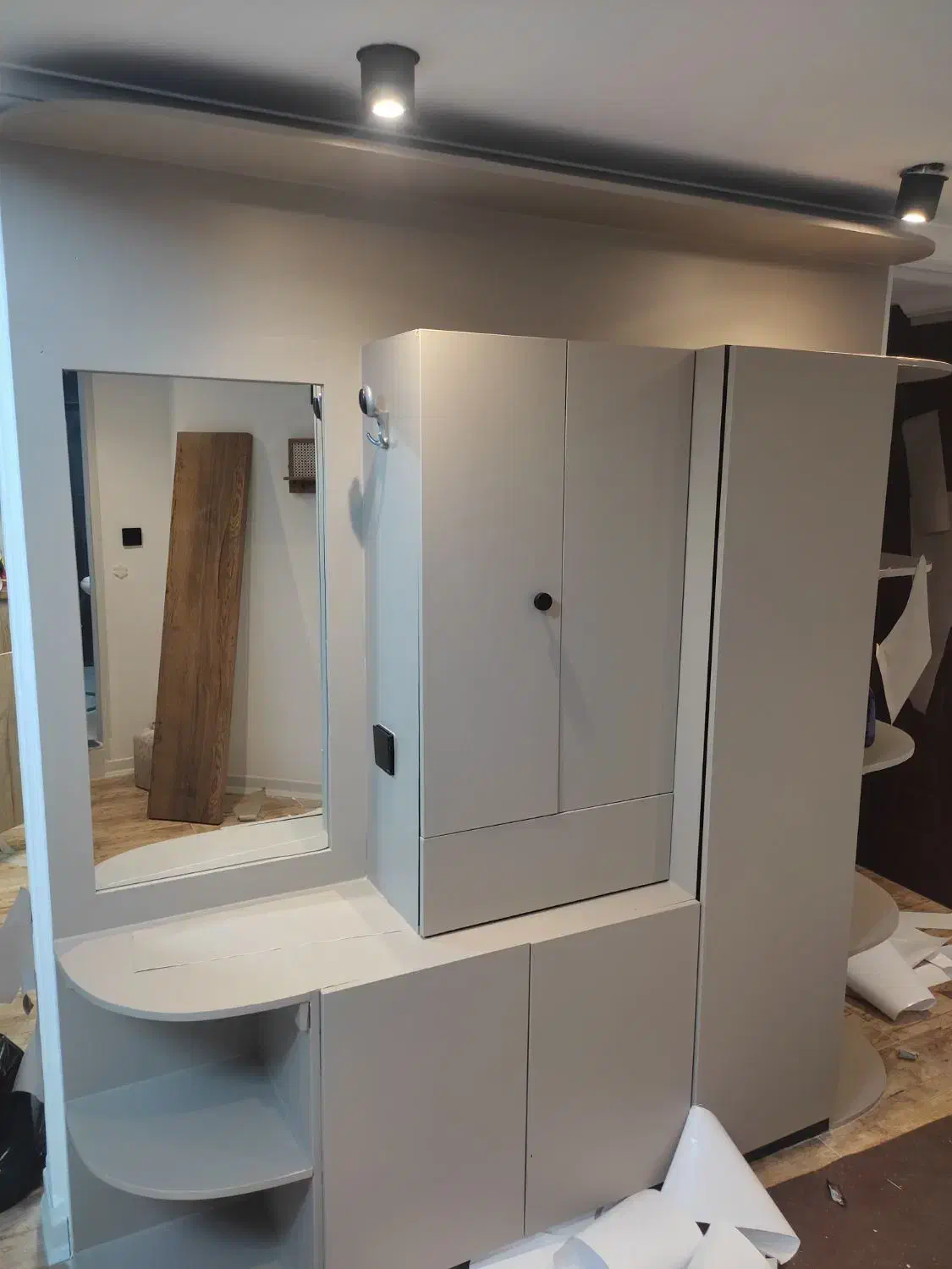 برچسب کابینت.نصاب برچسب.کابینت|خدمات پیشه و مهارت|شیراز, پانصد دستگاه ارتش|دیوار