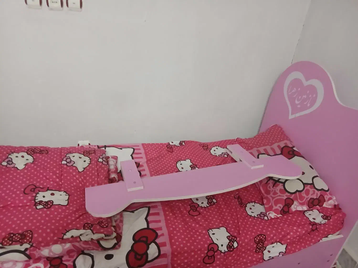 تخت کودک و نوجوان|تخت و سرویس خواب|شاهین‌شهر, شهرک هشت بهشت|دیوار