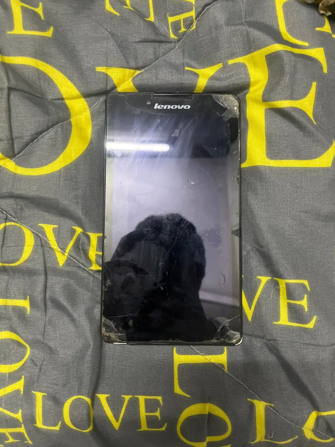 تبلت لنوا|تبلت|کرج, حصارک بالا|دیوار