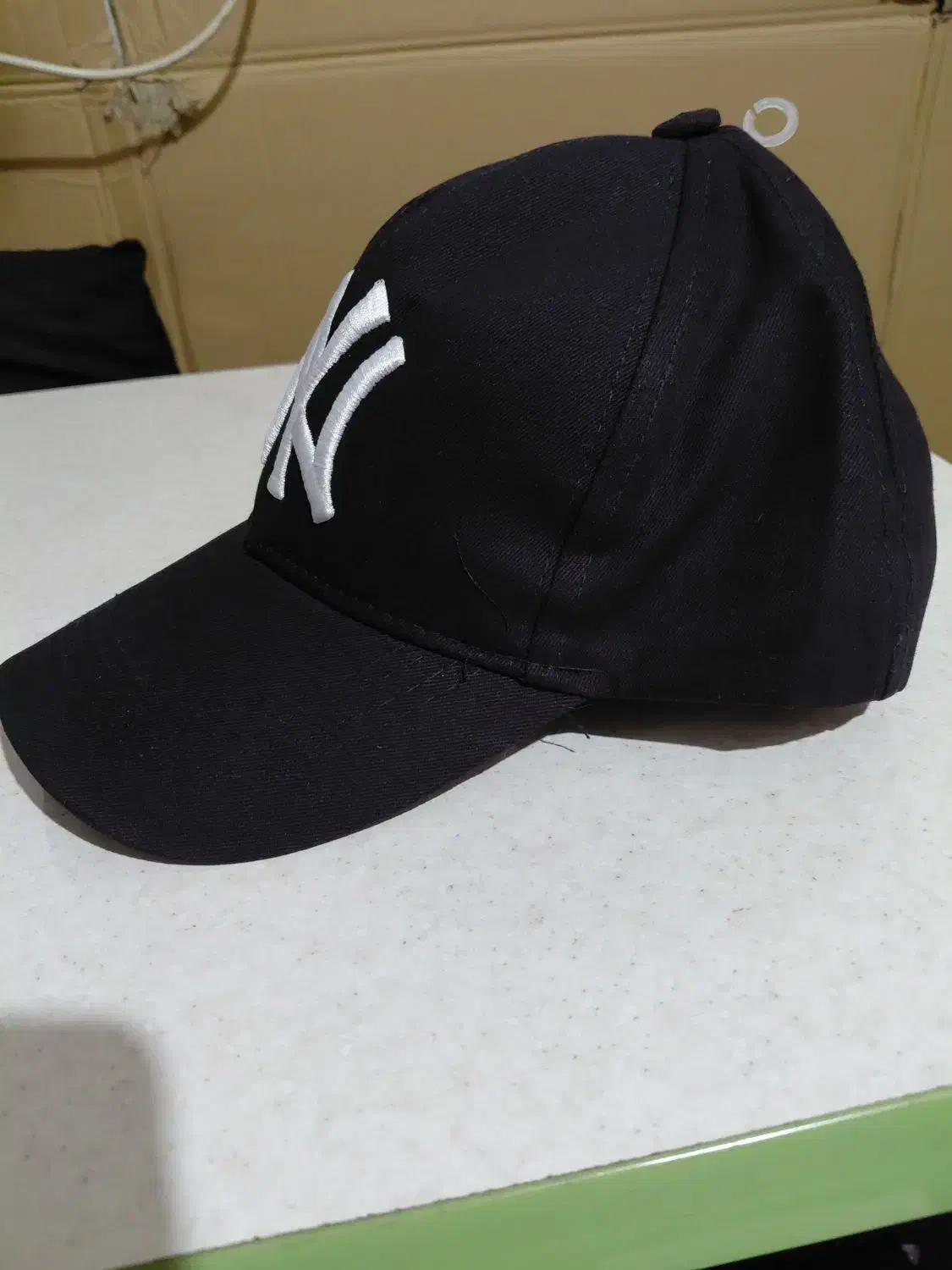 کلاه|کیف، کفش، کمربند|بروجرد, |دیوار