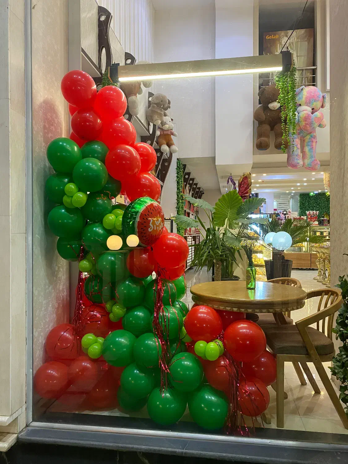 گل آرایی و بادکنک آرایی برای یلدا|خدمات پذیرایی، مراسم|قم, الوندیه و گذر صادق|دیوار