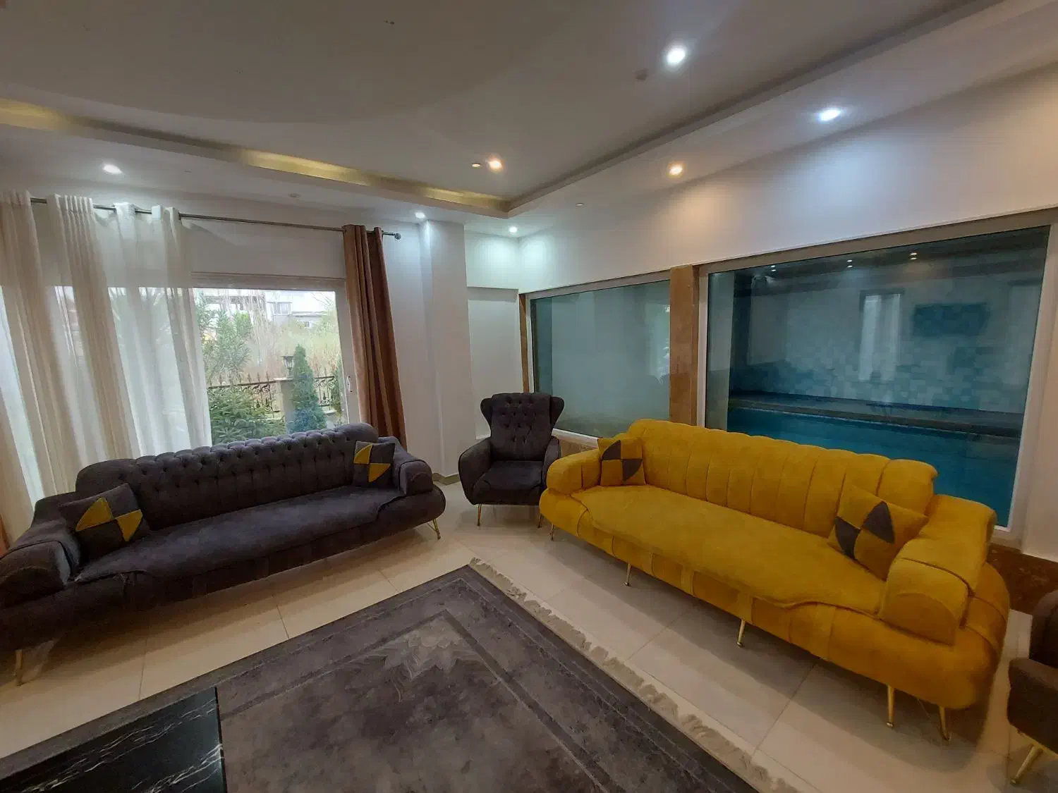 مبلمان و وسایل کامل ویلا در حد نو|مبلمان خانگی و میز عسلی|محمودآباد, |دیوار