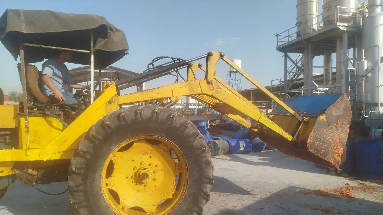 فروش یک دستگاه تراکتور رومانی بیل جلو|ماشین‌آلات صنعتی|سیدان, |دیوار