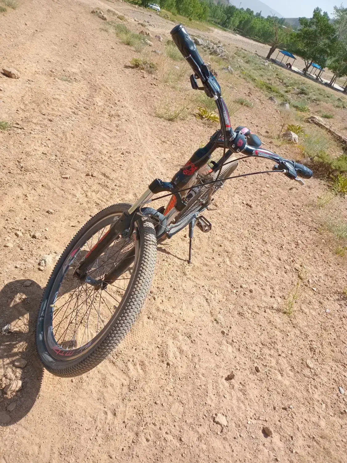 دوچرخه|دوچرخه، اسکیت، اسکوتر|تخت سلیمان, |دیوار