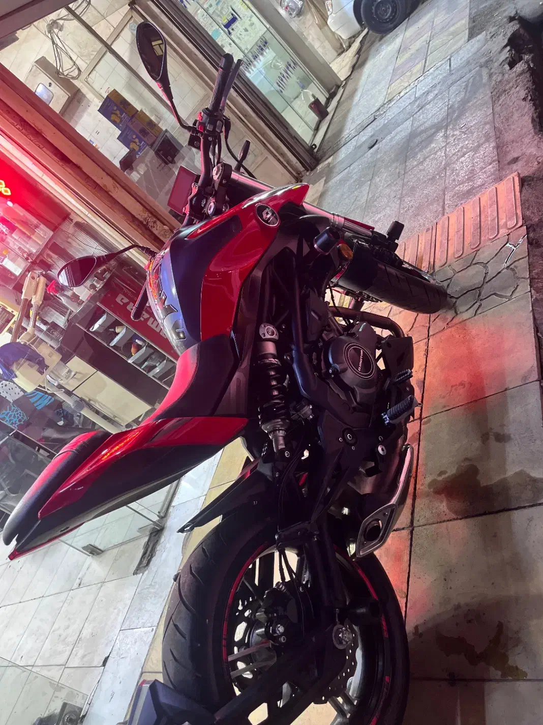 کیوجی|موتورسیکلت|اهواز, زندوکیلی|دیوار