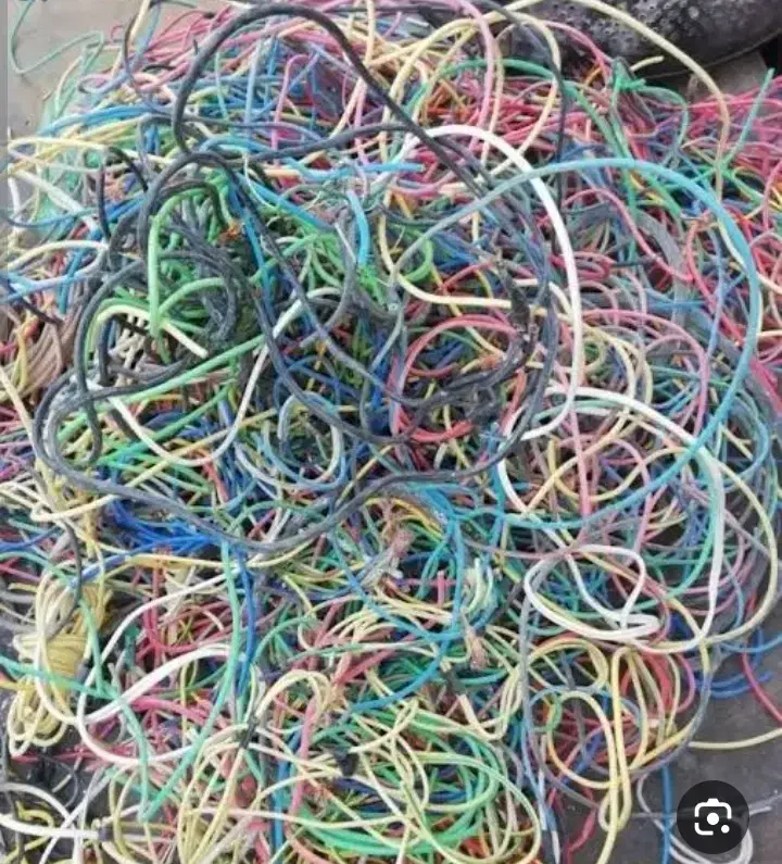 ضایعات سیم و کابل|عمده‌فروشی|کاشان, کارگر|دیوار