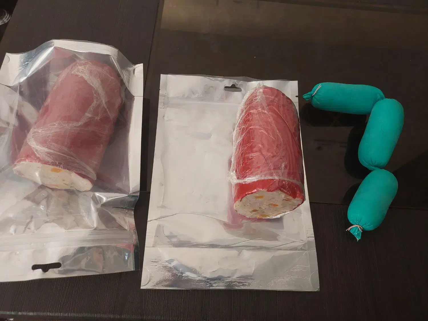 سوسیس کالباس خانگی مرغ و بوقلمون با ارسال رایگان|خوردنی و آشامیدنی|شیراز, درکی|دیوار