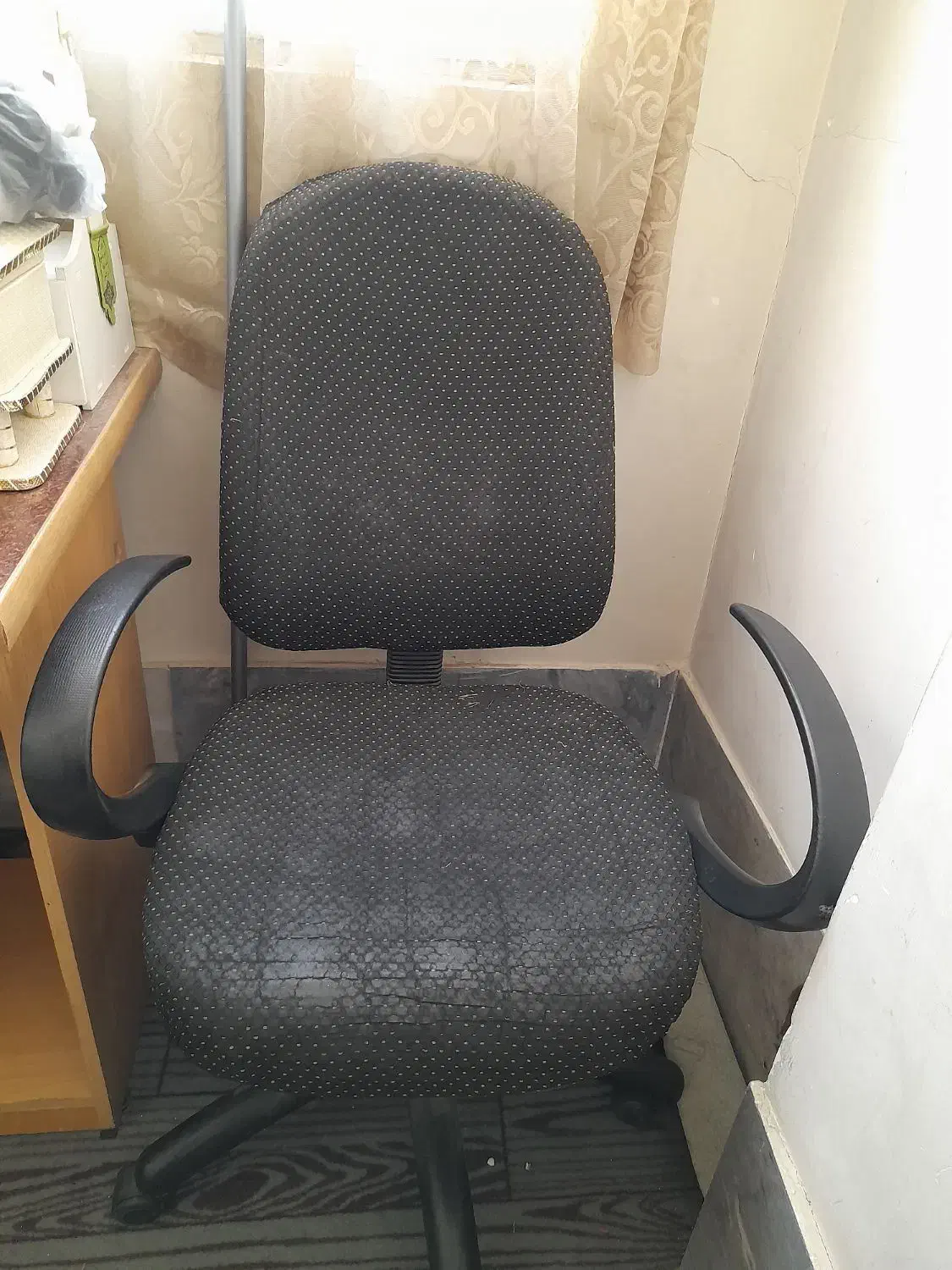 صندلی گردون سالم|مبلمان اداری|قم, ژاندارمها|دیوار