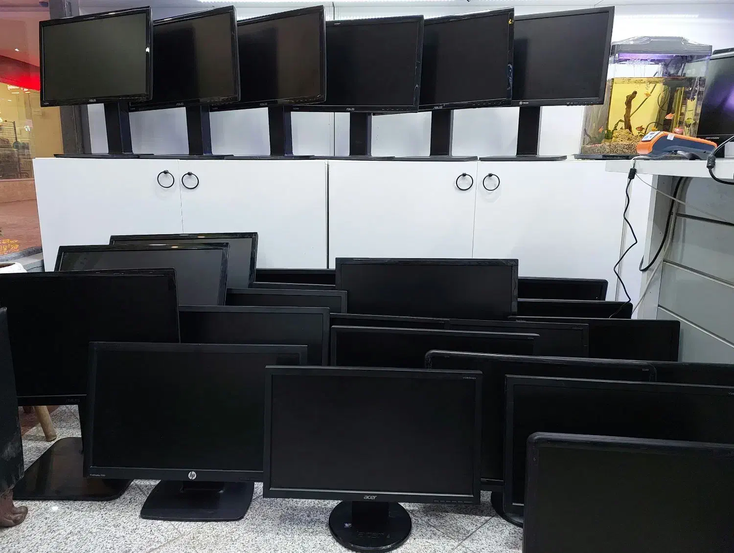 مانیتور ۲۲اینچ دل|قطعات و لوازم جانبی رایانه|اصفهان, خلجا|دیوار