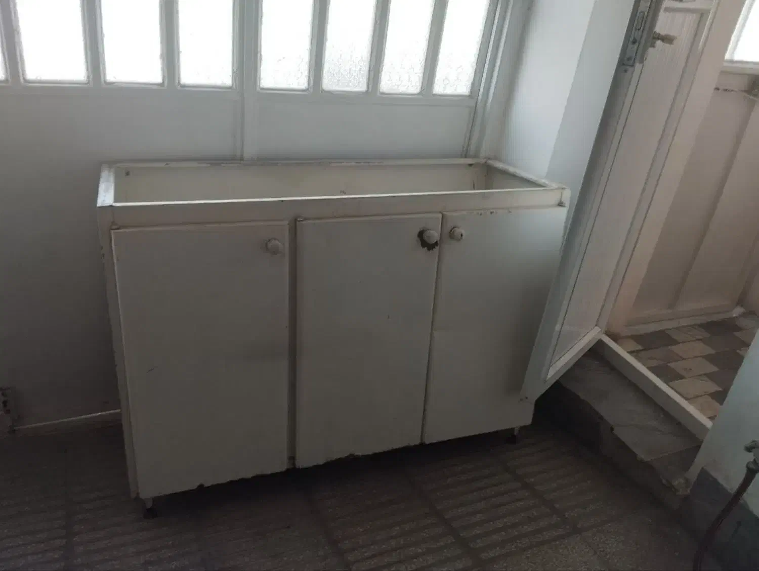 تعدادی کابینت|مصالح و تجهیزات ساختمان|قم, قلعه کامکار|دیوار