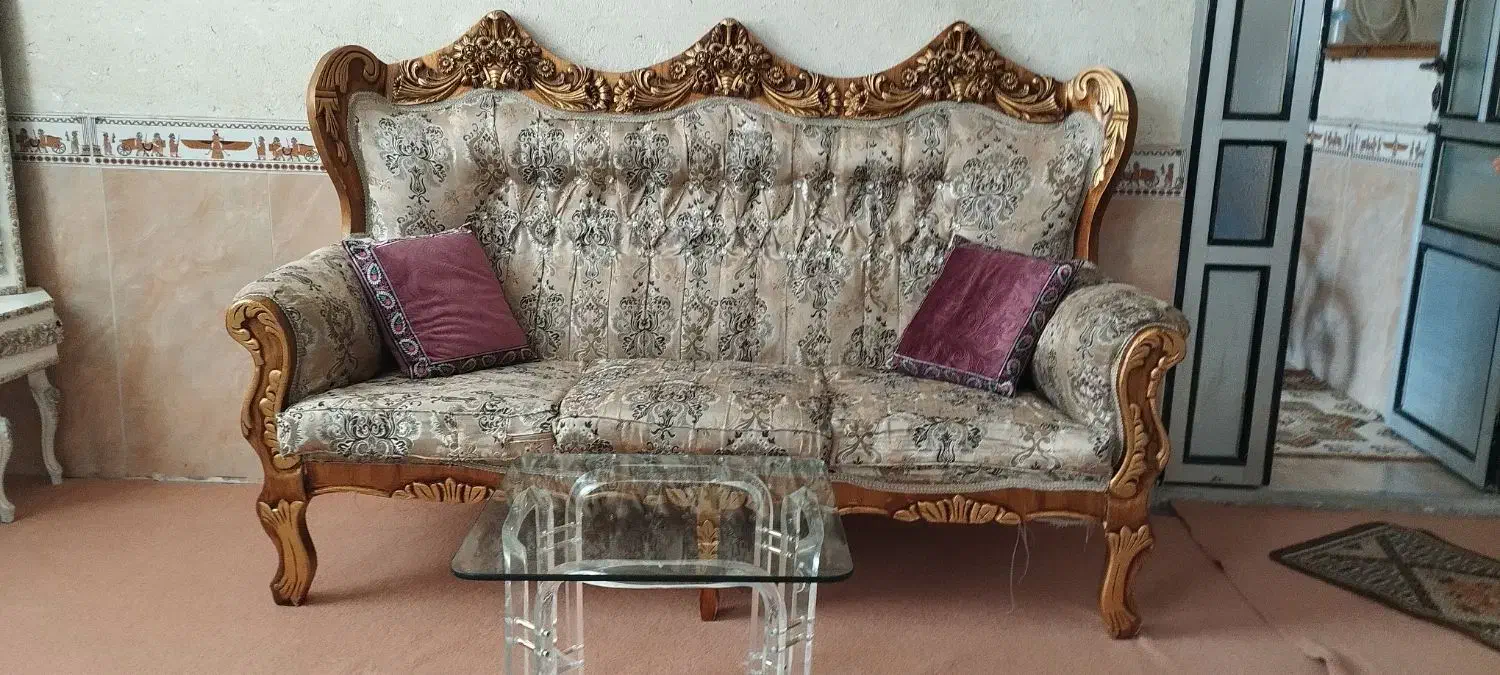 یک دست مبل سلطنتی ۷نفره همراه با کوسن ومیز عسلی|مبلمان خانگی و میز عسلی|کامیاران, |دیوار