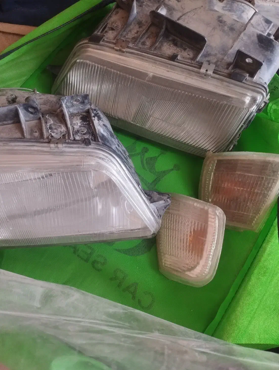 چراغ و خطر و فرمان پژو|قطعات یدکی و لوازم جانبی|سراوان, |دیوار