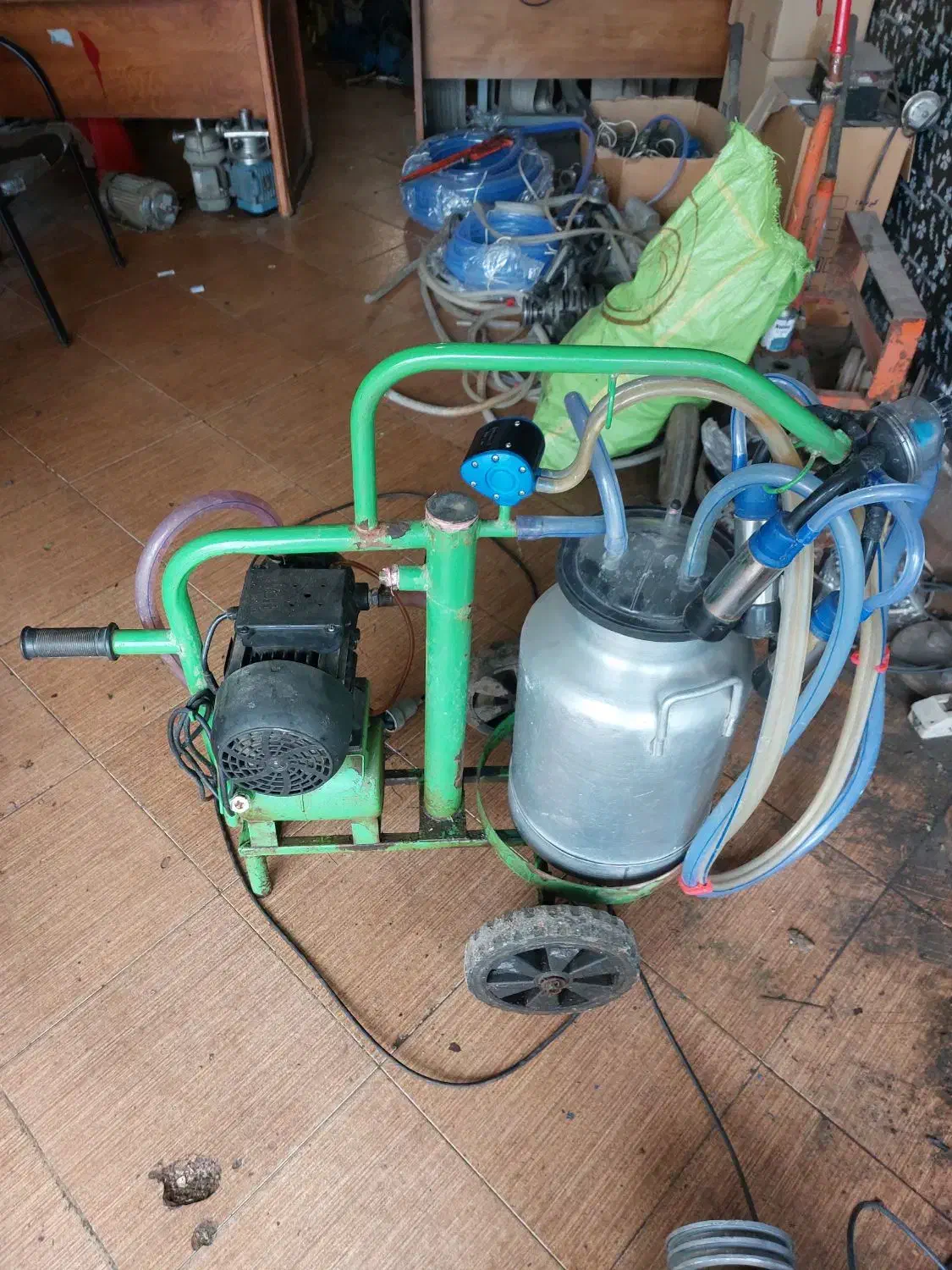 شیردوش گاو|ماشینآلات صنعتی|شهریار, شهریار|دیوار