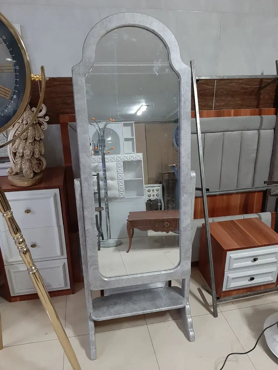 آیینه ایستاده|آینه|شهرکرد, |دیوار