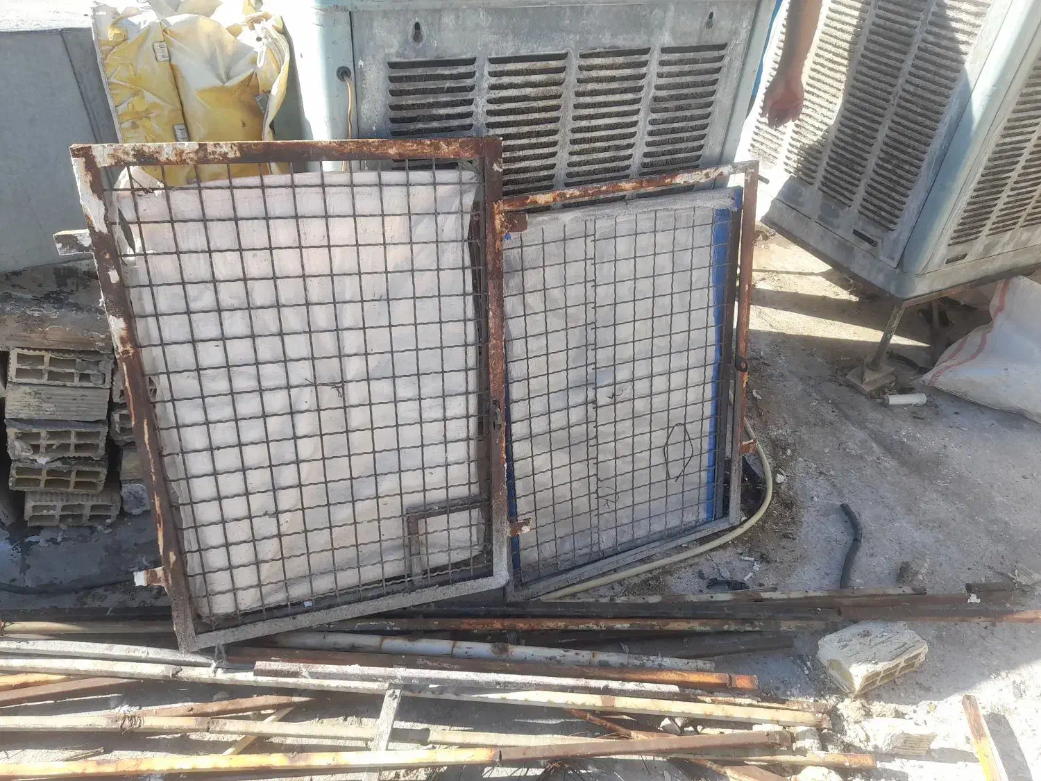 ۲ عدد در آهنی ۸۰ در ۷۰|پرنده|اراک, |دیوار