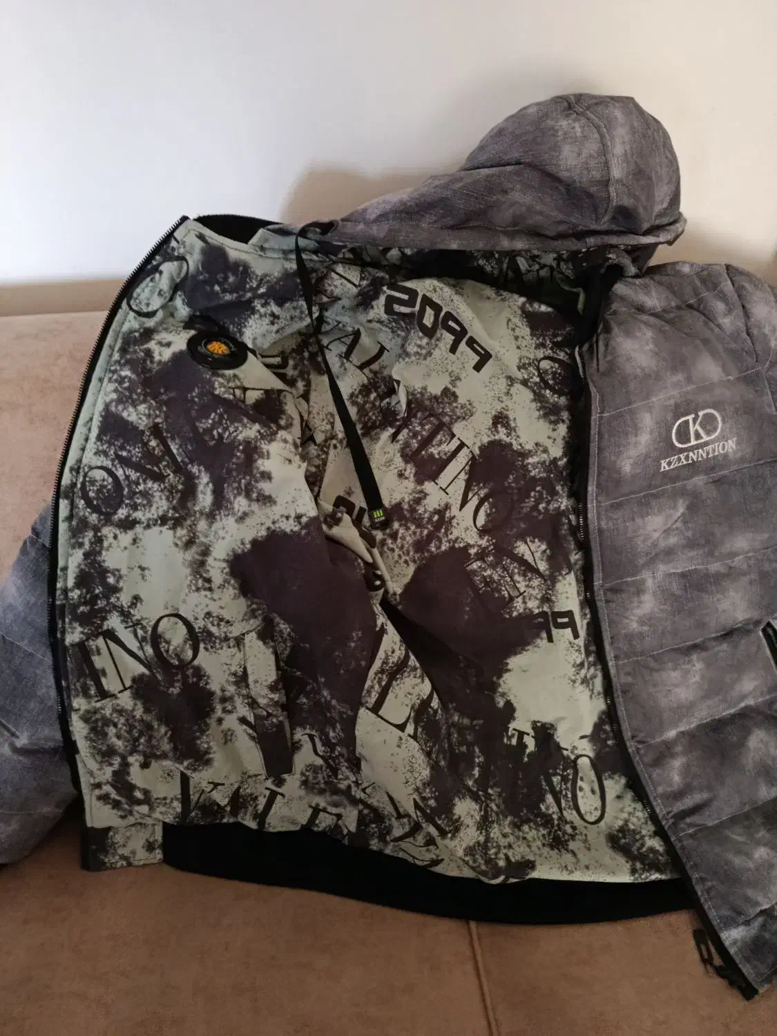 کاپشن|لباس|قائمشهر, |دیوار