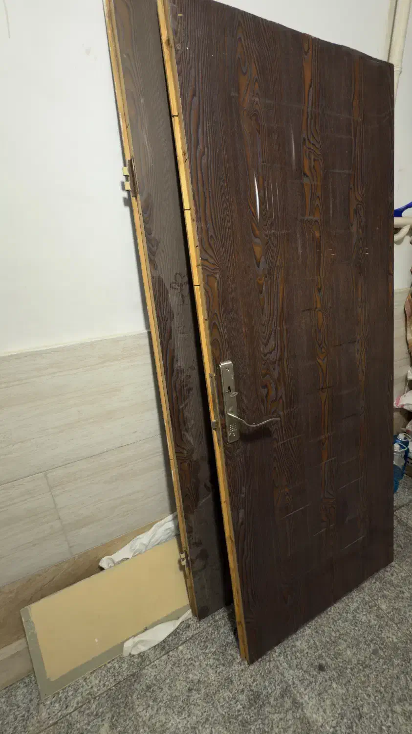 فروش دو عدد درب چوبی و آبگرمکن گازی|مصالح و تجهیزات ساختمان|بروجرد, |دیوار