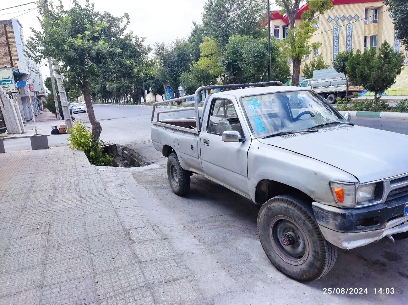 تویوتا هایلوکس کمک دار|خودرو سواری و وانت|شهرکرد, |دیوار