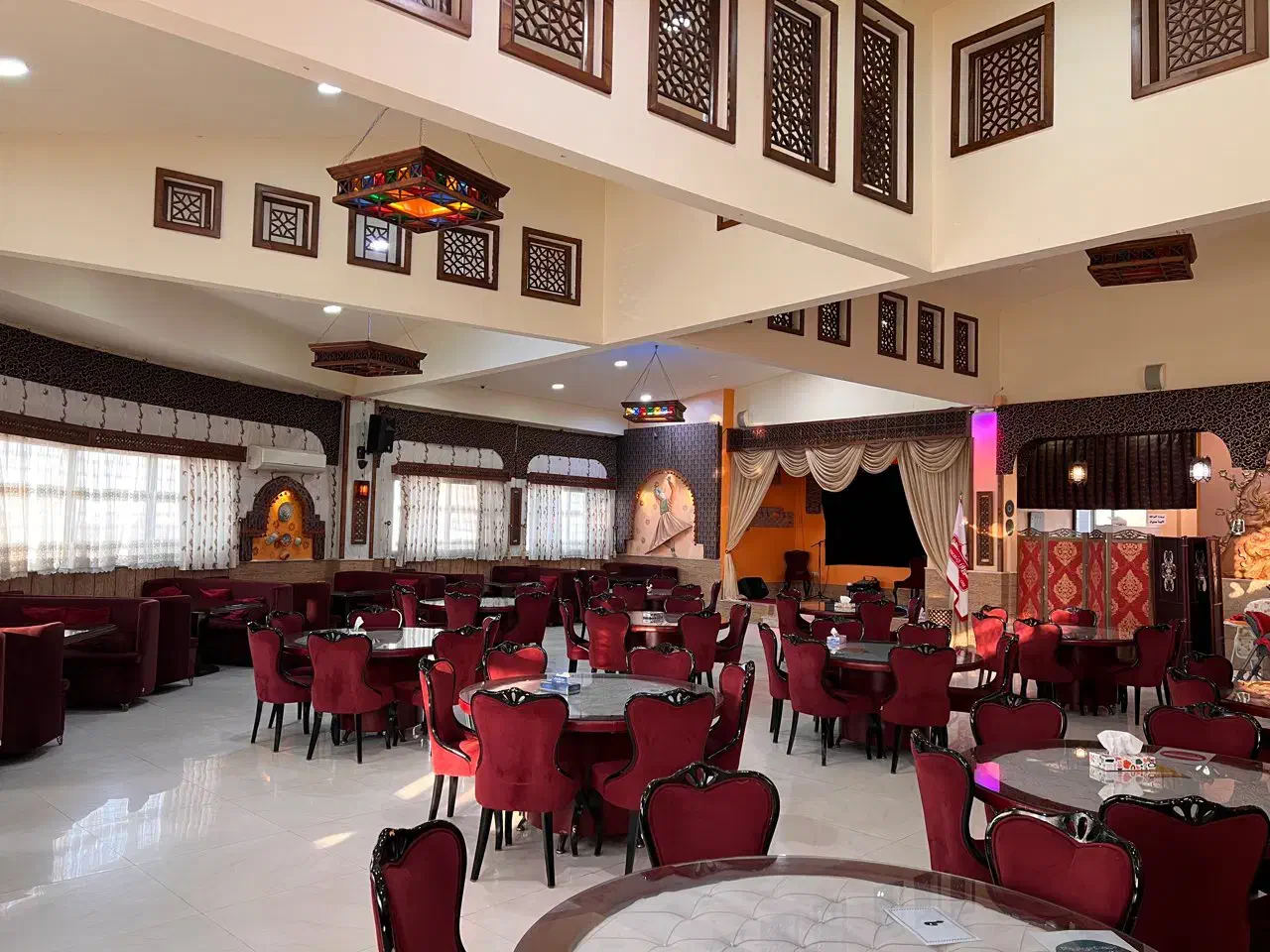 سر اشپز اشپز اردر باریستا سالنکار کانتردار|استخدام خدمات فروشگاه و رستوران|اراک, |دیوار