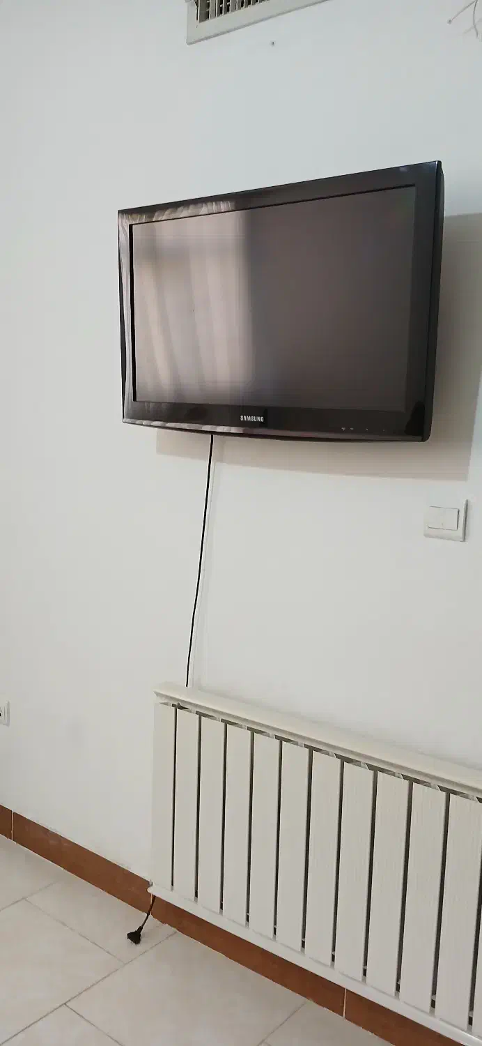 LCD32 اینچ سامسونگ|تلویزیون و پروژکتور|مهاجران, |دیوار