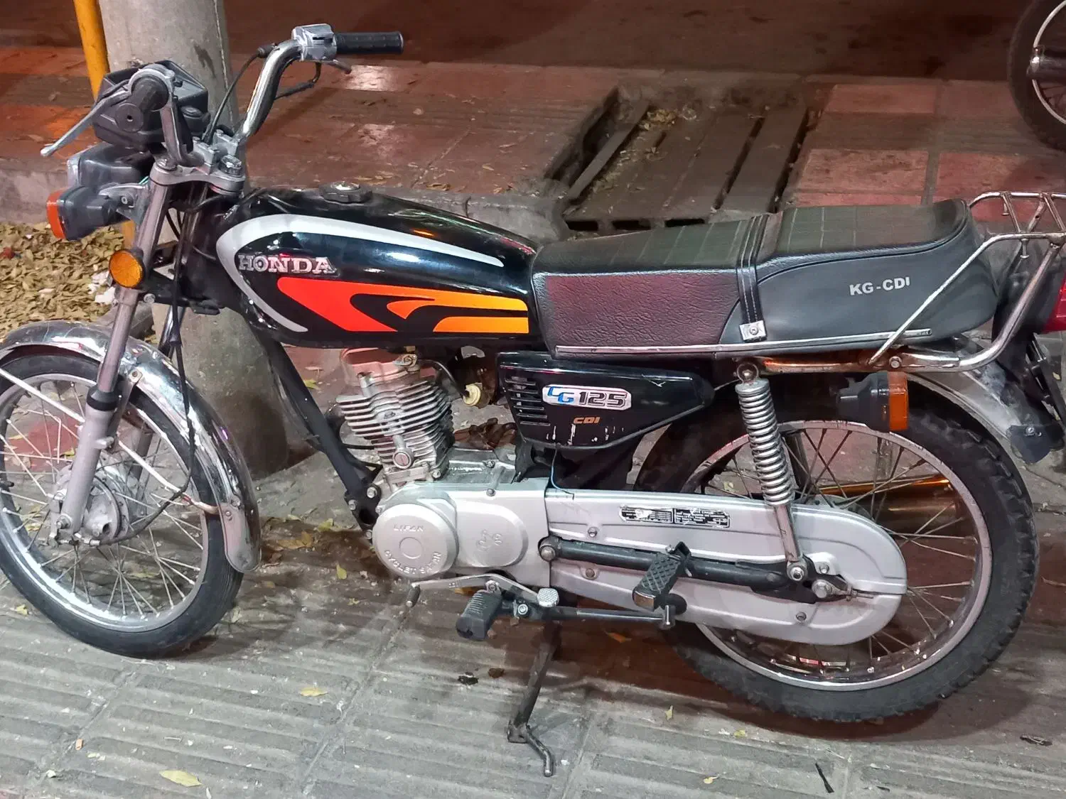 موتورسیکلت زیگما ۸۹ با کارت سوخت بنام|موتورسیکلت|قم, شاه ابراهیم|دیوار