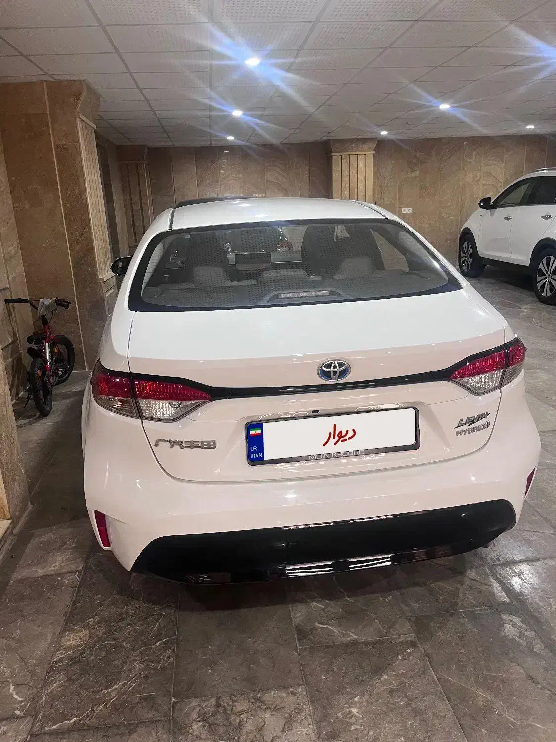 تویوتا لوین هیبرید ۱۸۰۰|خودرو سواری و وانت|بوشهر, |دیوار