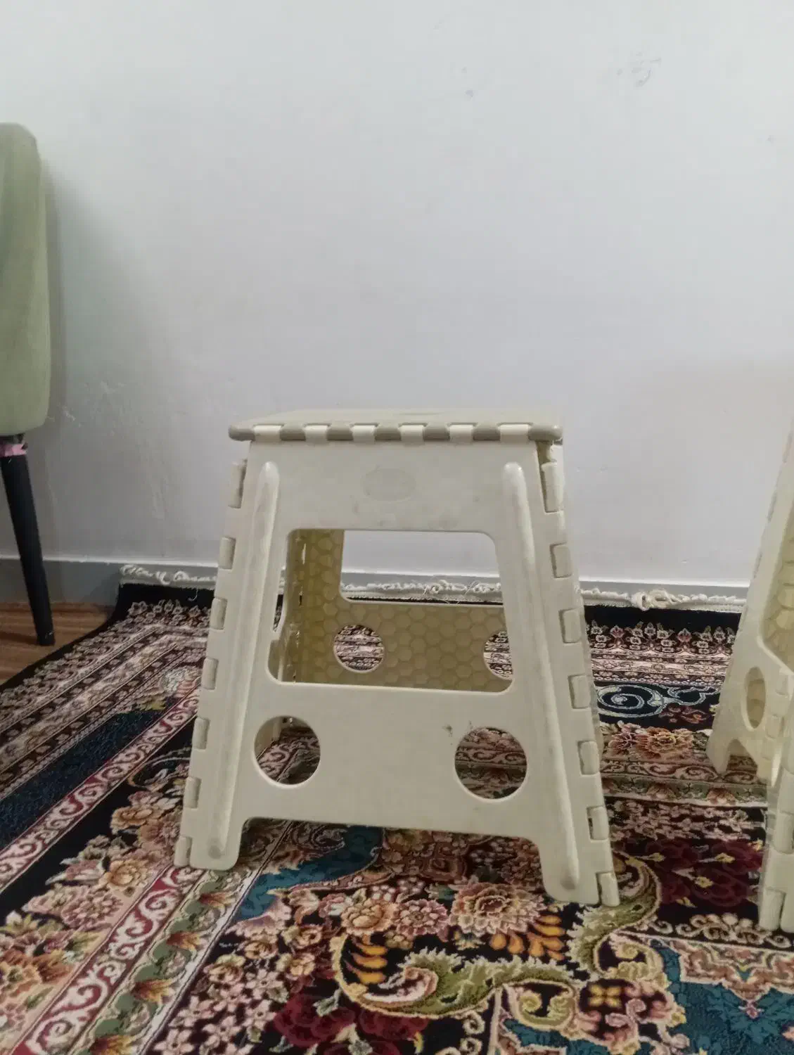 صندلی|صندلی و نیمکت|رباط‌کریم, مسکن مهر آبشناسان|دیوار