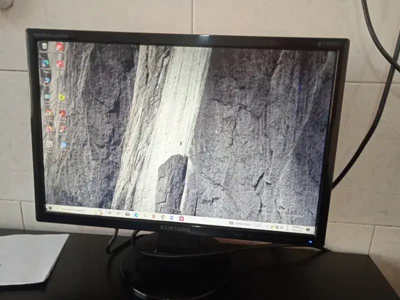 کیس گیمینگ با مانیتور و ماوس و کیبورد|رایانه رومیزی|گیلان غرب, |دیوار