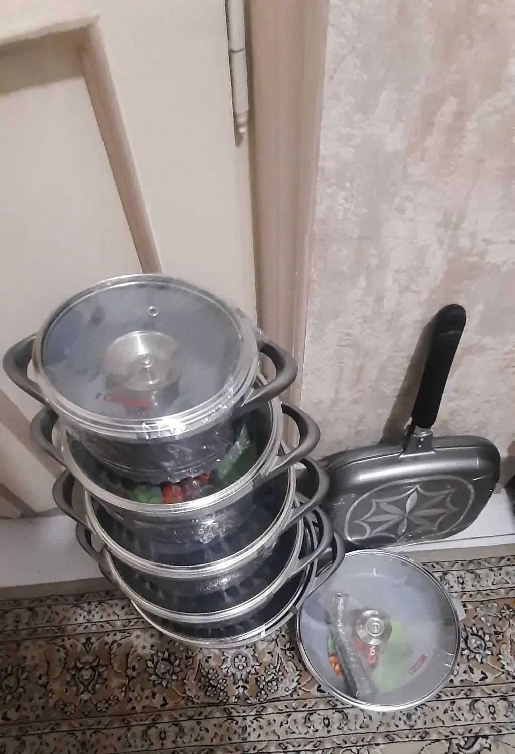 سرویس قابلمه ۱۷ پارچه|ظروف پخت‌وپز|اصفهان, سرچشمه|دیوار