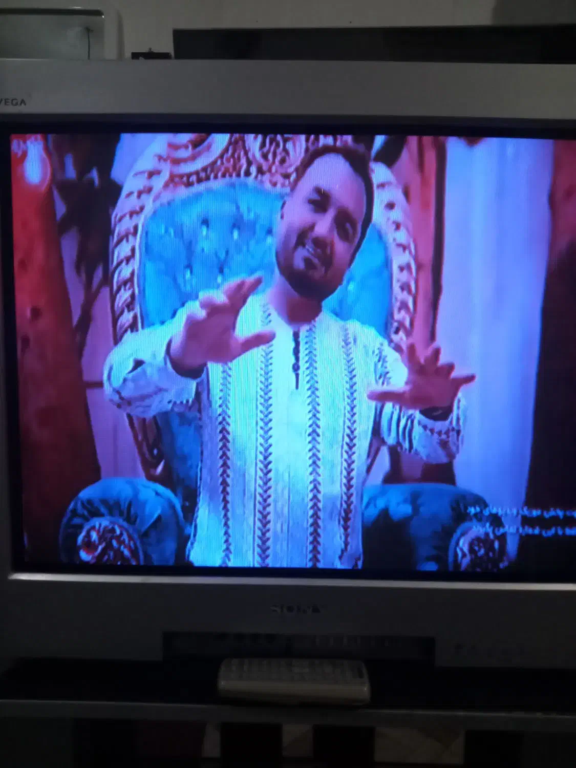 تلویزیون کنترل دار و میز تلویزیون|تلویزیون و پروژکتور|اسلامشهر, شهرک احمدیه|دیوار