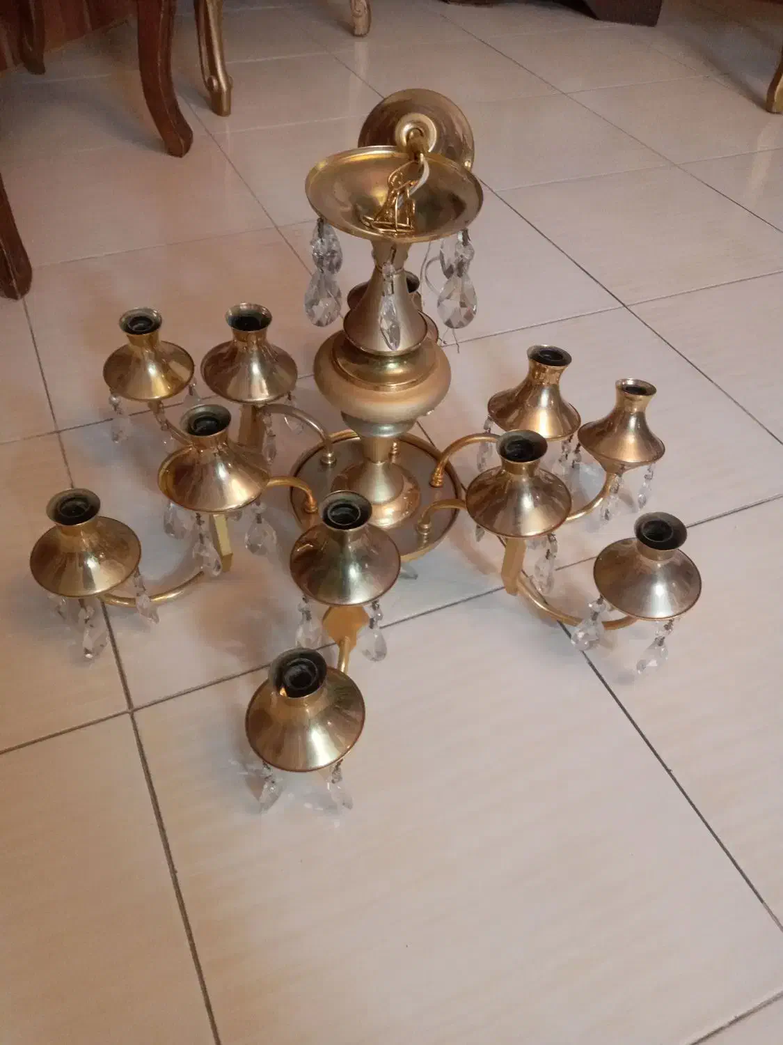 لوستر برنجی ۱۲ شاخه کاملا سالم|لوستر و چراغ آویز|اصفهان, ناژوان|دیوار