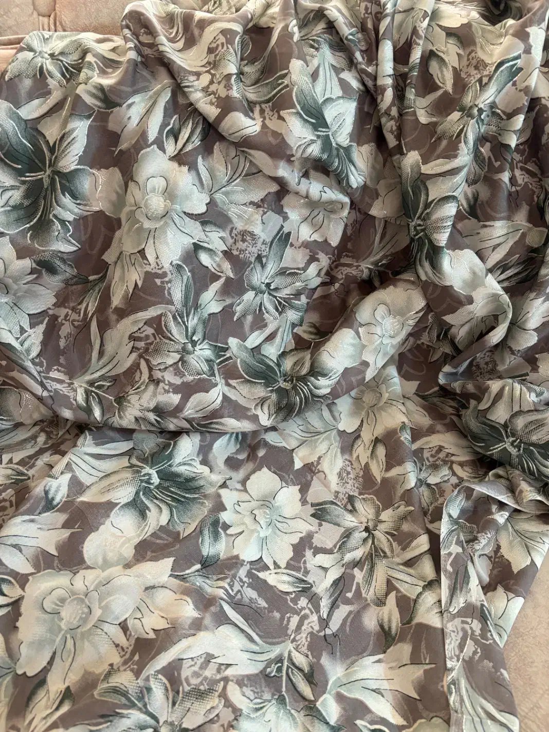 پارچه|لباس|شاهین‌شهر, خبرنگار|دیوار