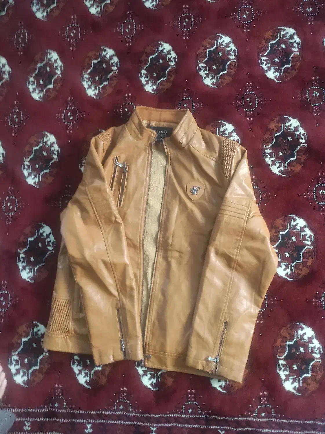 کت چرم|لباس|علیآباد کتول, |دیوار