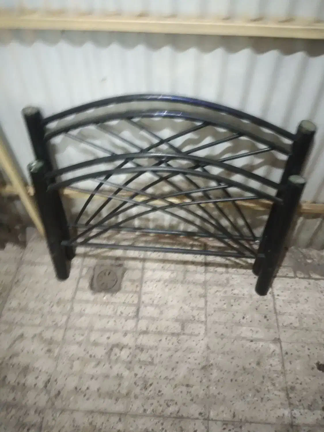 تخت خواب یک نفره فرفوژه مشکی|تخت و سرویس خواب|رشت, قاسمیه|دیوار