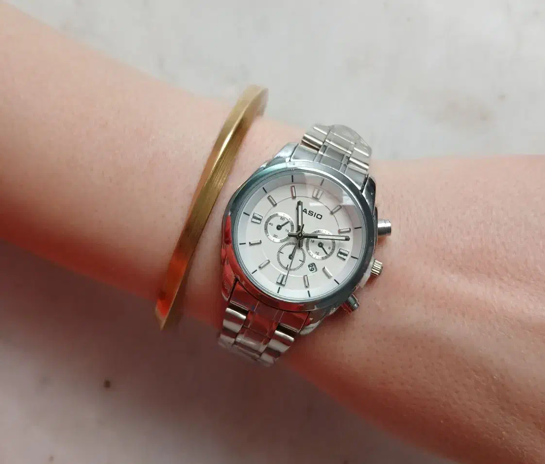 ساعت زنانه|ساعت|کاشان, کوی اداره گاز|دیوار