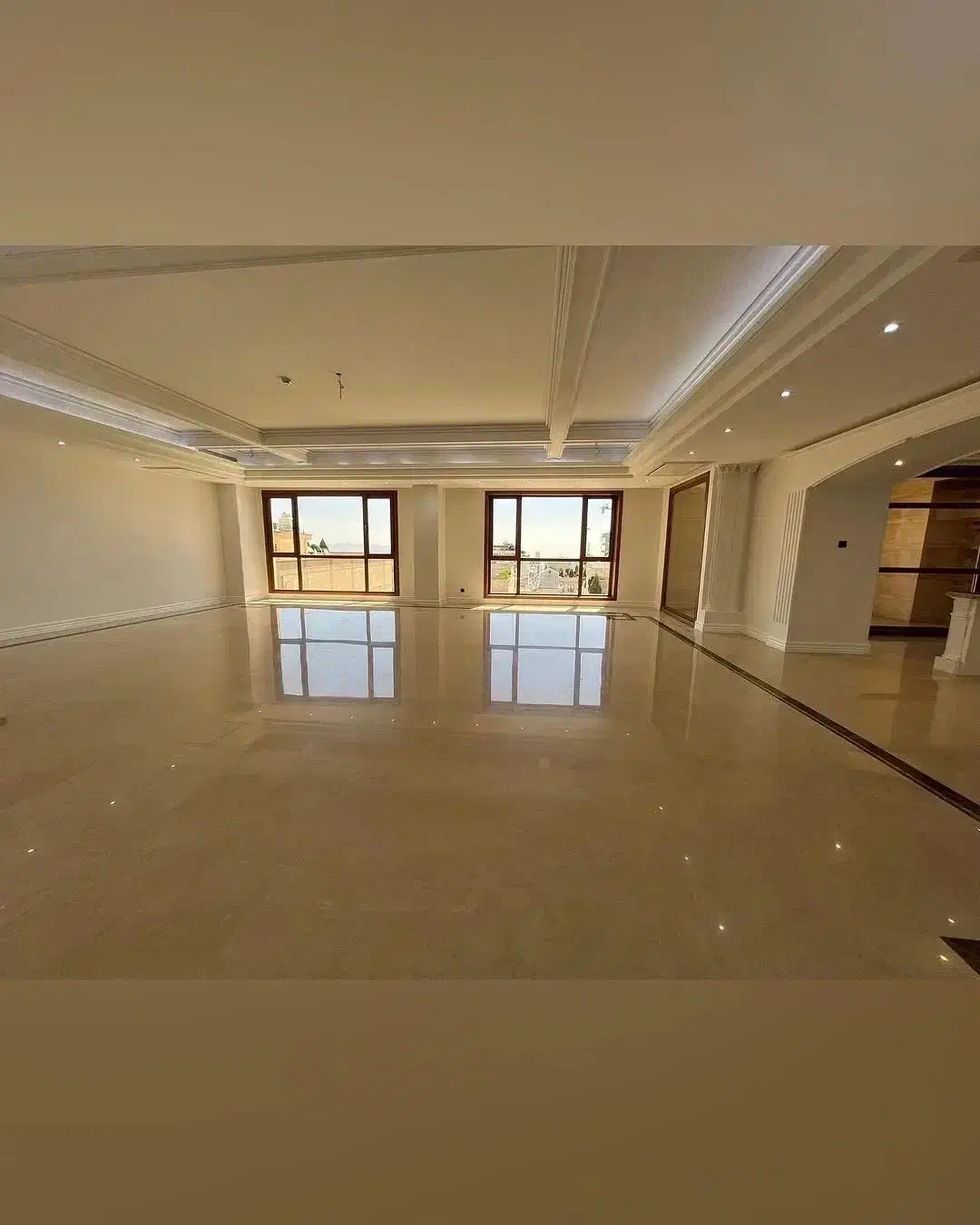 ۳۰۰متر ۴خواب نوساز ۲۰متر تراس هتلینگ آفرویژه