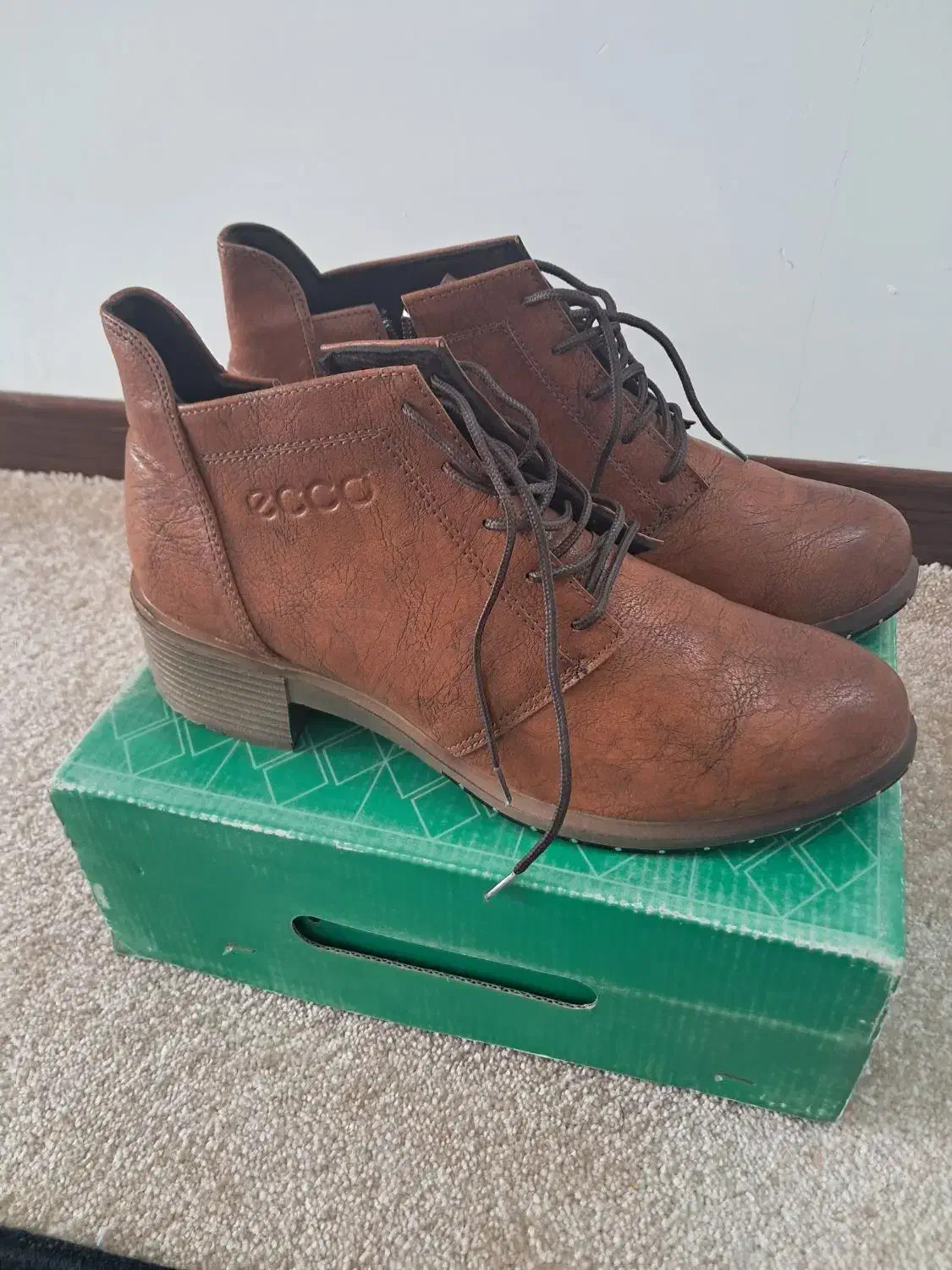 کفش نو|کیف، کفش، کمربند|قم, آذر (نکویی)|دیوار