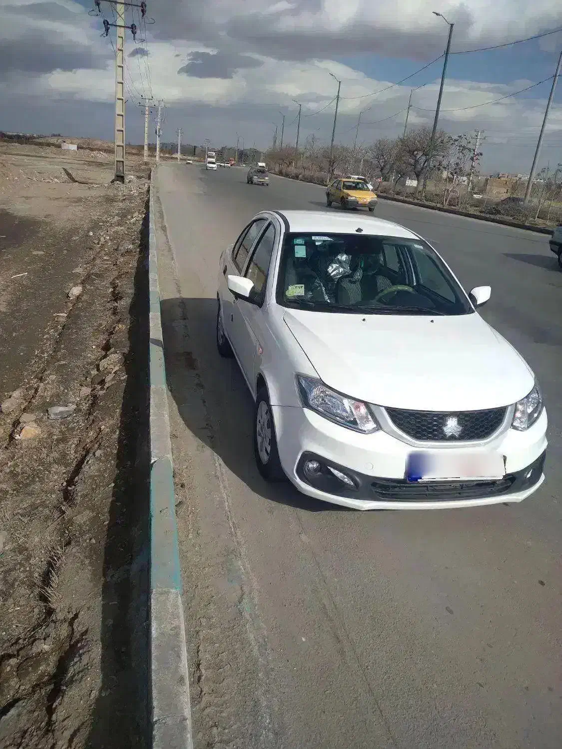 ساینا۱۴۰۲|خودرو سواری و وانت|همدان, |دیوار