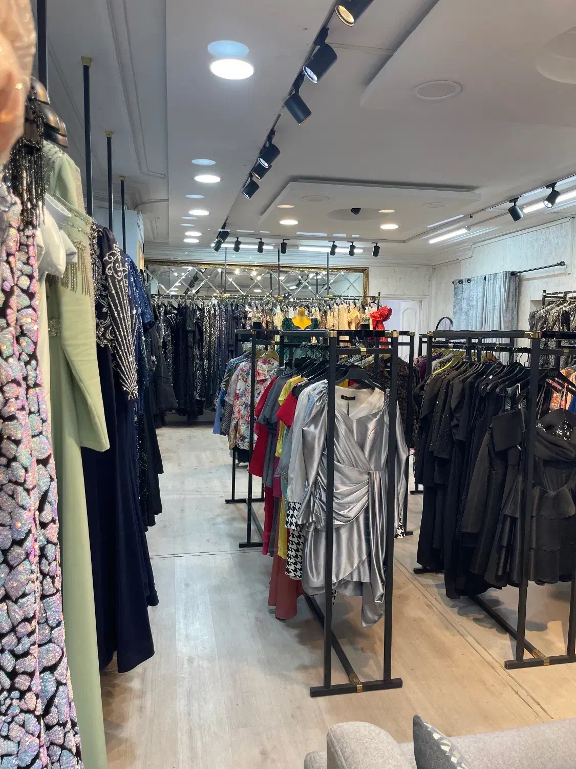 واگذاری اتاق و رگال مزون حاشیه بلوار فردوسی|اجارهٔ مغازه و غرفه|مشهد, فردوسی|دیوار