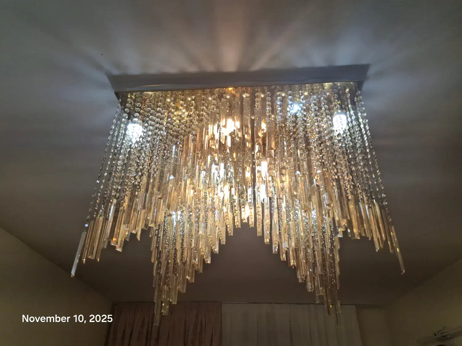 لوستر سقفی ۸۰ در ۸۰ ریموت دار در حد نو|لوستر و چراغ آویز|پردیس, فاز ۱۱|دیوار