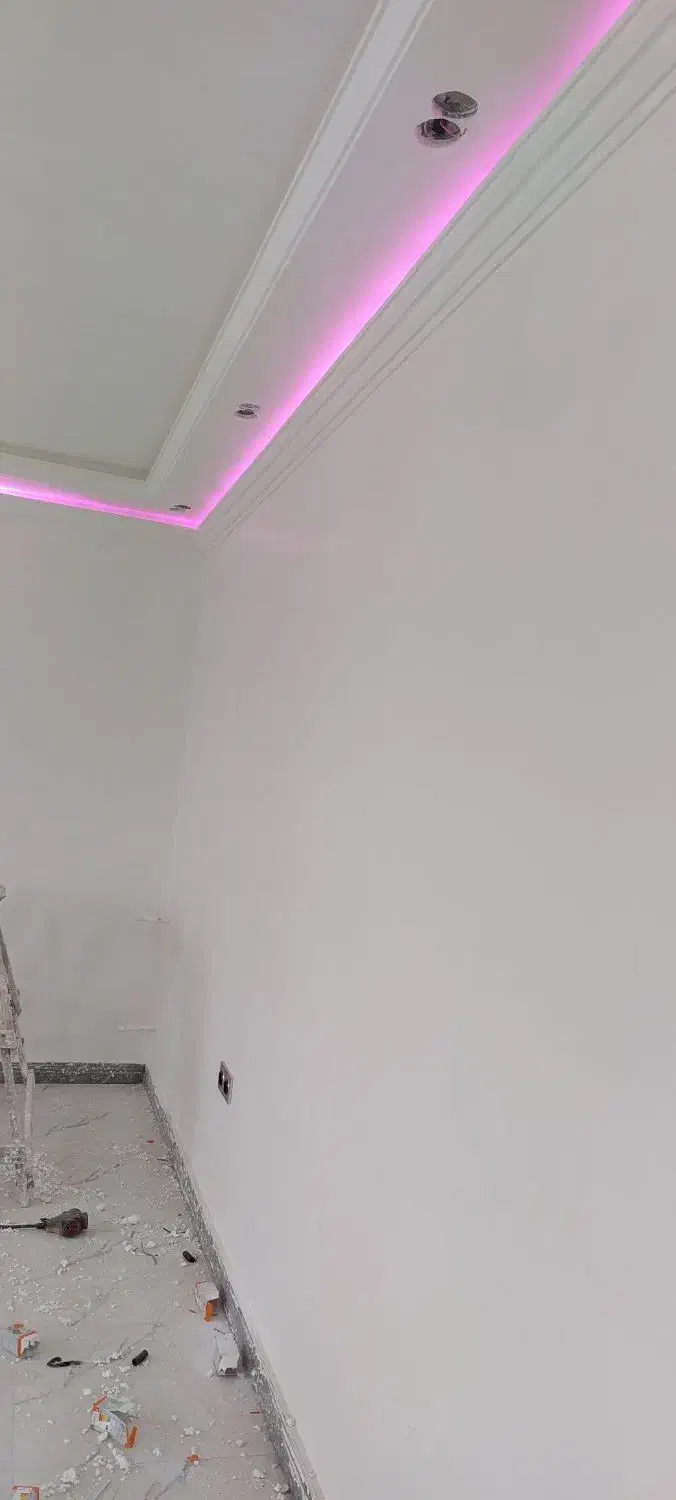 گج کار جهت گج خاک وپرکردن دیوارکروم بندی شده|خدمات پیشه و مهارت|رشت, گلزاران|دیوار